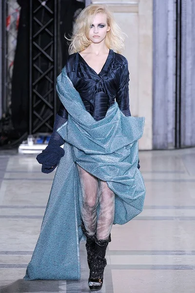 Look 15